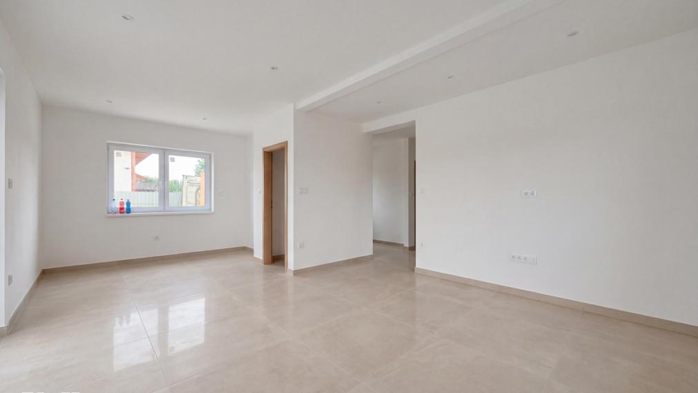 Neibrs | 4 izbový rodinný dom (bungalov) na Novej ulici – pokojná lokalita priamo v centre Šoporne