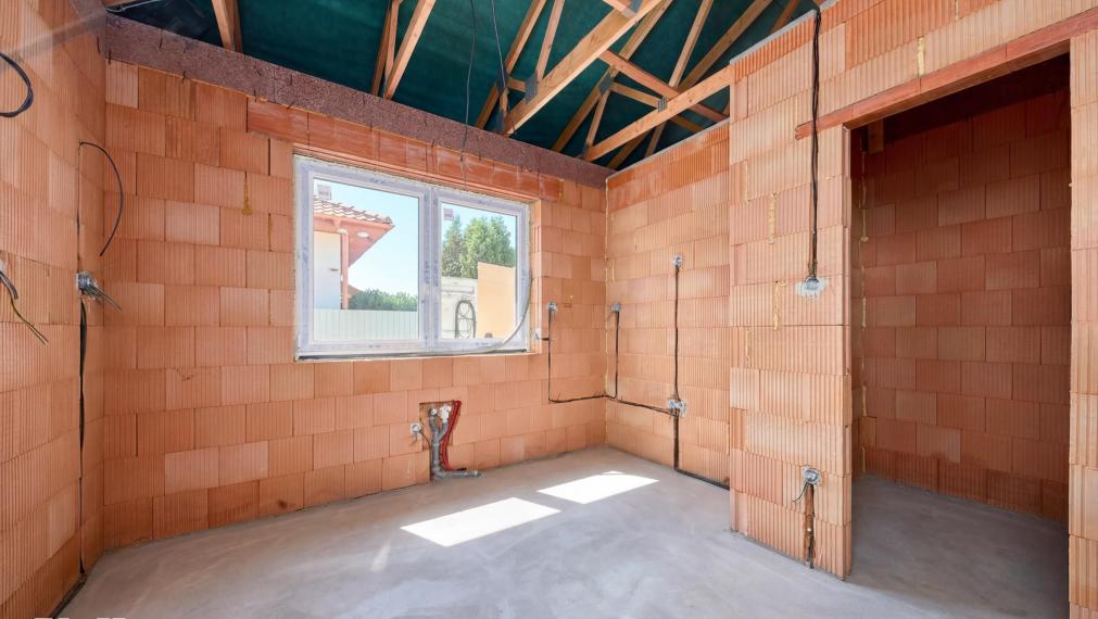 Neibrs | 4 izbový rodinný dom (bungalov) na Novej ulici – pokojná lokalita priamo v centre Šoporne