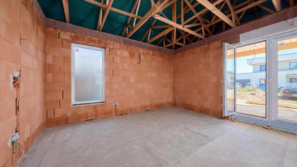 Neibrs | 4 izbový rodinný dom (bungalov) na Novej ulici – pokojná lokalita priamo v centre Šoporne