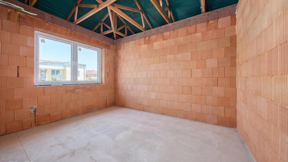 Neibrs | 4 izbový rodinný dom (bungalov) na Novej ulici – pokojná lokalita priamo v centre Šoporne