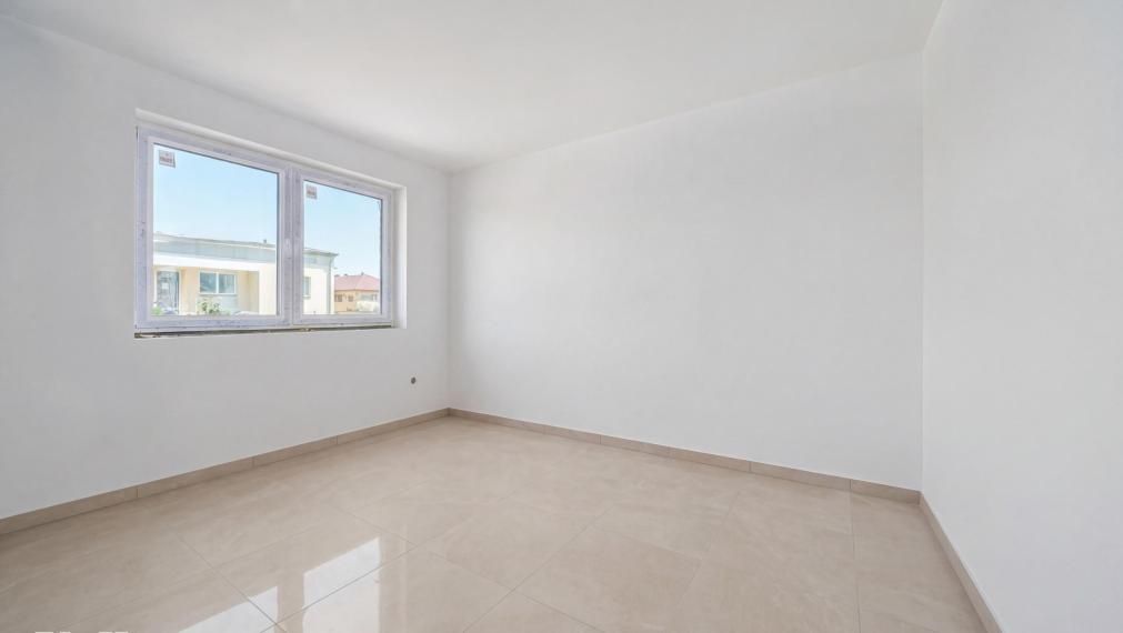 Neibrs | 4 izbový rodinný dom (bungalov) na Novej ulici – pokojná lokalita priamo v centre Šoporne