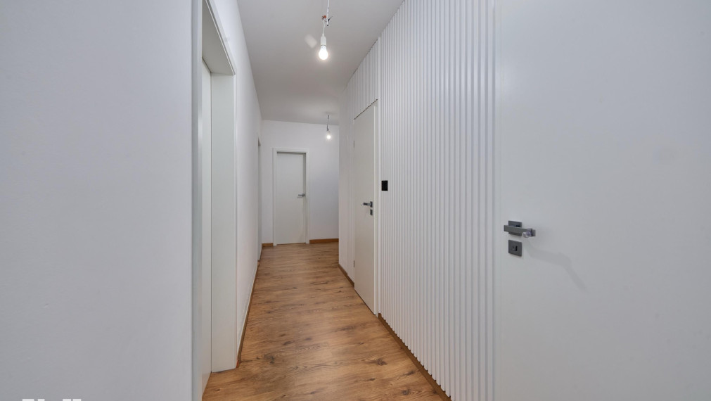 Neibrs | LIVANA- Priestranný 3 izb. byt s balkónom, 2x Parking v garáži