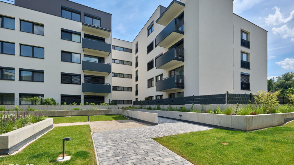 Neibrs | LIVANA- Priestranný 3 izb. byt s balkónom, 2x Parking v garáži