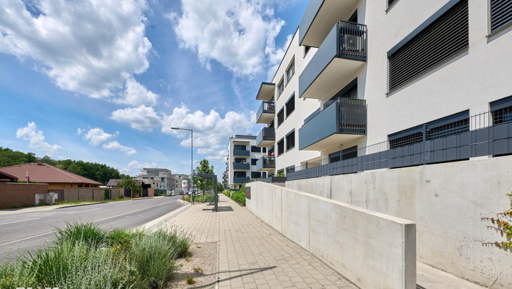 Neibrs | LIVANA- Priestranný 3 izb. byt s balkónom, 2x Parking v garáži