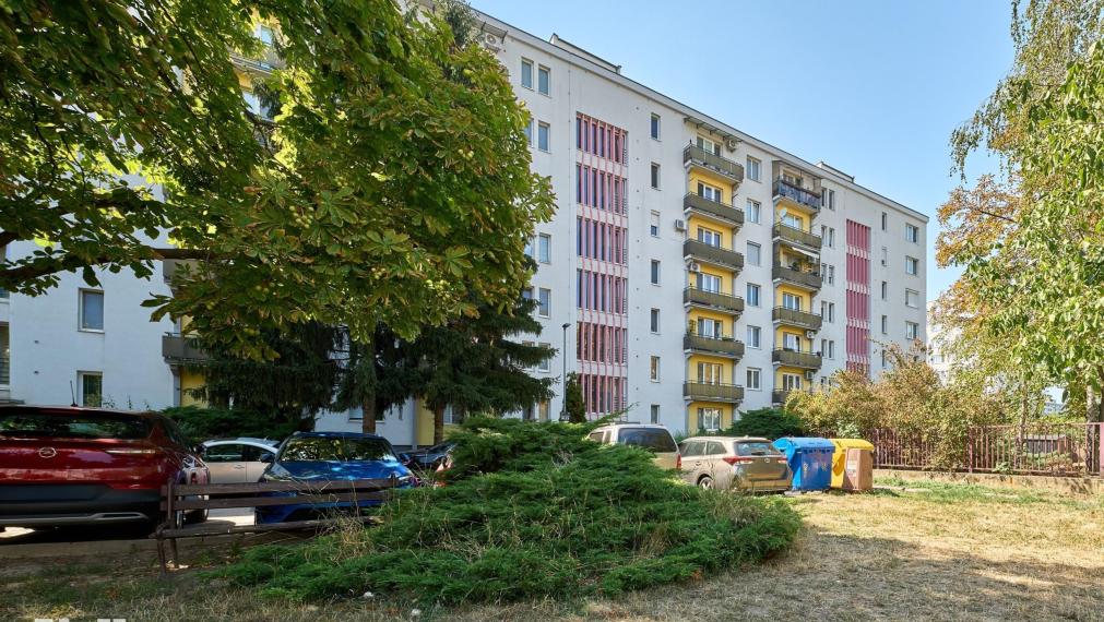 Neibrs| Zrekonštruovaný zariadený 3 izbový byt v Ružinove na predaj