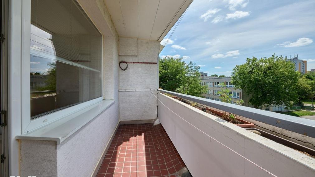 Neibrs | NOVOZREKONŠTRUOVANÁ DVOJGARSÓNKA DELUXE S LOGGIOU, NOBELOVO NÁMESTIE 