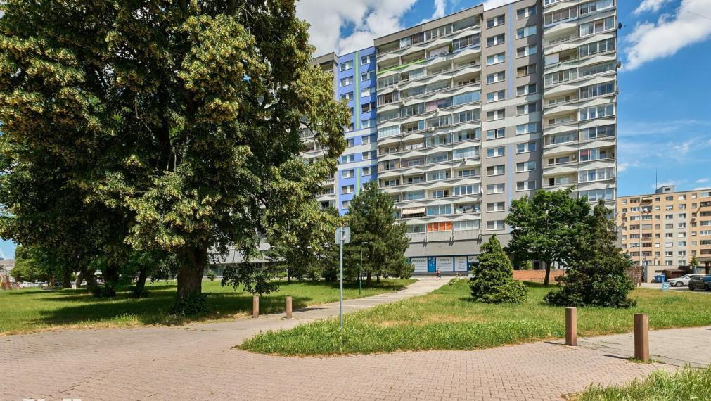 Neibrs | NOVOZREKONŠTRUOVANÁ DVOJGARSÓNKA DELUXE S LOGGIOU, NOBELOVO NÁMESTIE 