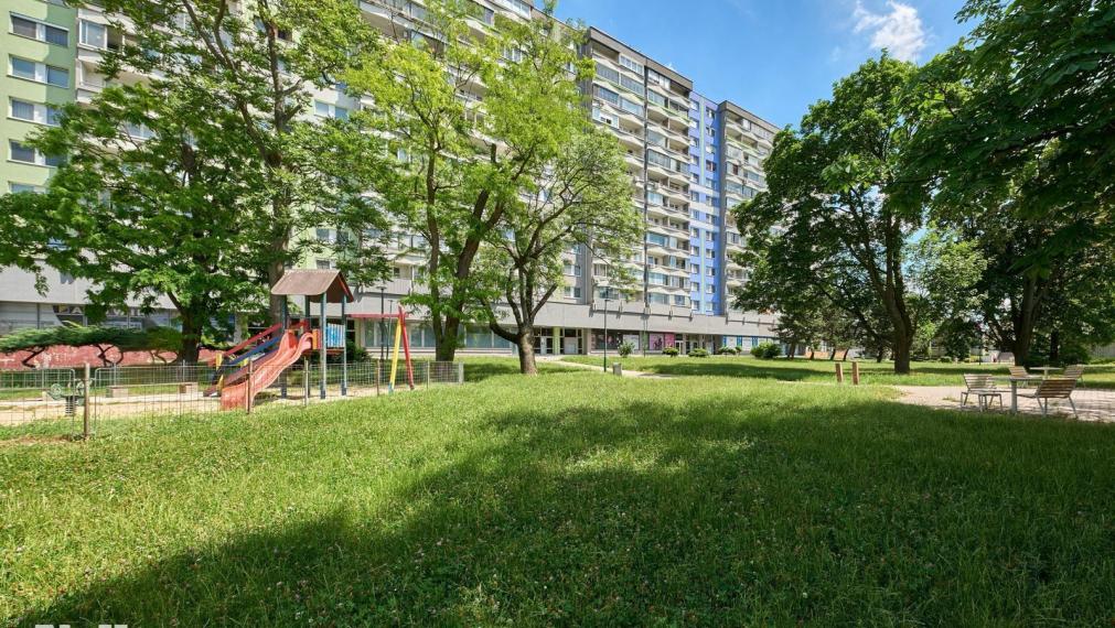 Neibrs | NOVOZREKONŠTRUOVANÁ DVOJGARSÓNKA DELUXE S LOGGIOU, NOBELOVO NÁMESTIE 