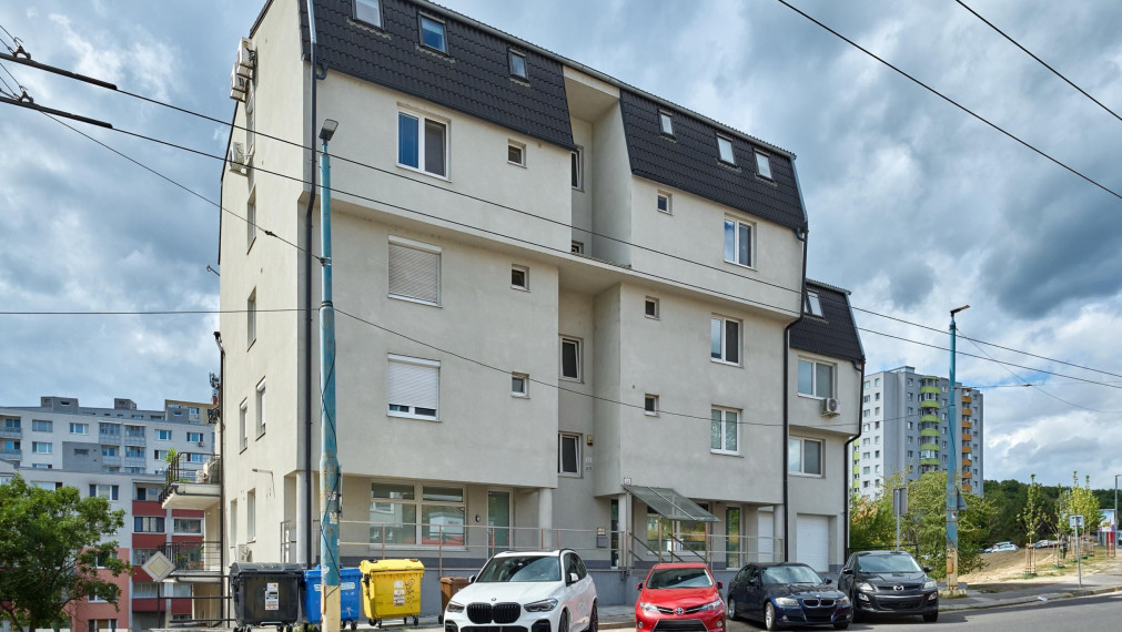 Neibrs | 3-izbový byt s 20 m² terasou a rezidenčnou záhradou | Dlhé diely