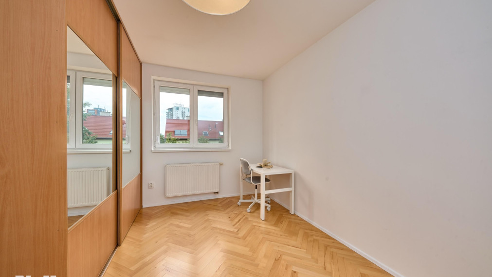 Neibrs | Nivy- 3 izb. byt s loggiou, 112 m2, výťah, Kvetná ul.
