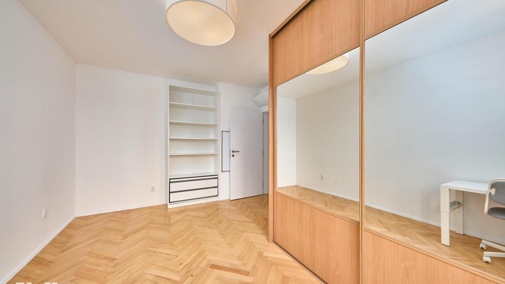 Neibrs | Nivy- 3 izb. byt s loggiou, 112 m2, výťah, Kvetná ul.