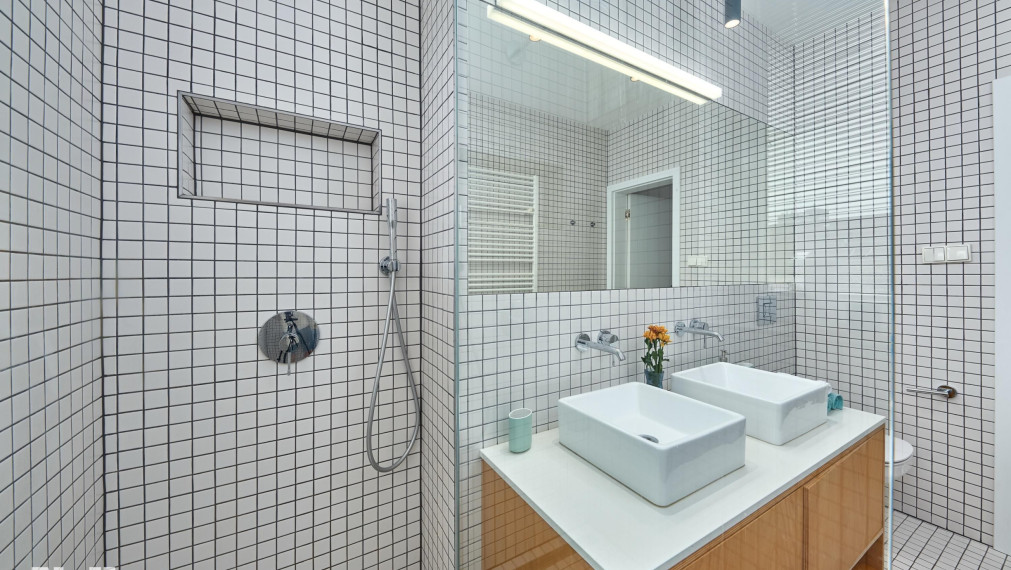 Neibrs | Nivy- 3 izb. byt s loggiou, 112 m2, výťah, Kvetná ul.