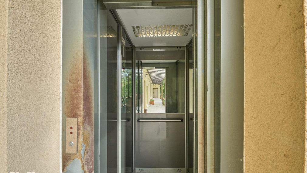 Neibrs | Nivy- 3 izb. byt s loggiou, 112 m2, výťah, Kvetná ul.