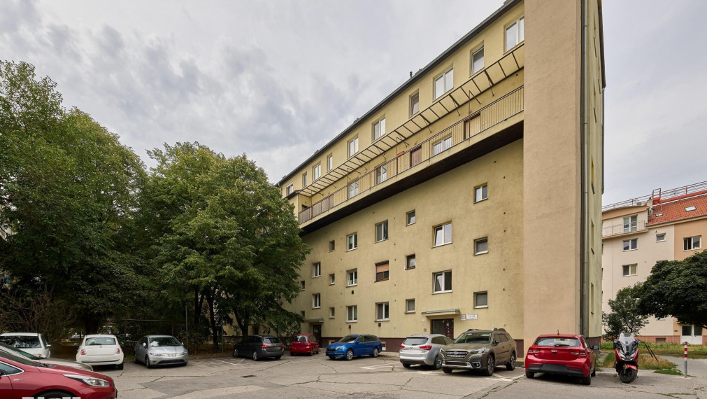 Neibrs | Nivy- 3 izb. byt s loggiou, 112 m2, výťah, Kvetná ul.