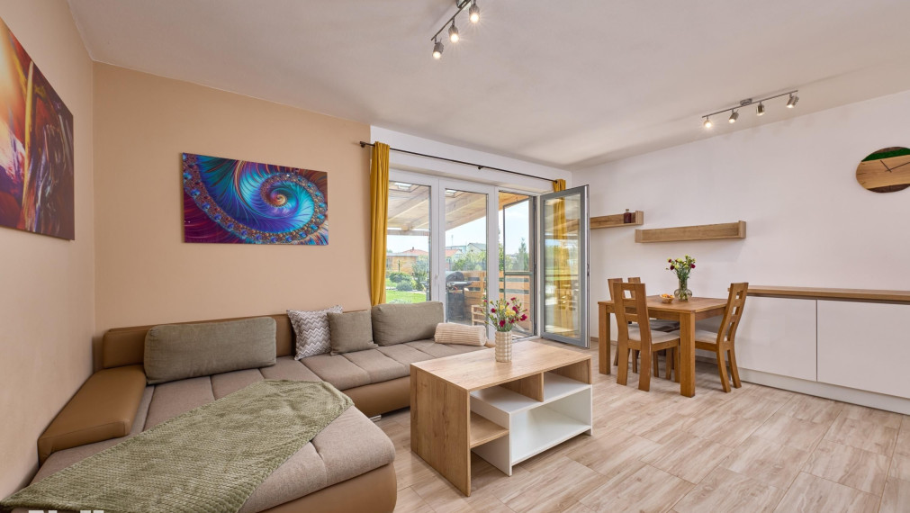 Neibrs | Zariadený 3izb.byt, 557 m2 pozemok, 2x parkovacie miesto