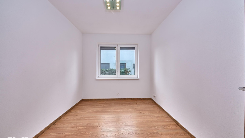 Neibrs | Zariadený 3izb.byt, 557 m2 pozemok, 2x parkovacie miesto