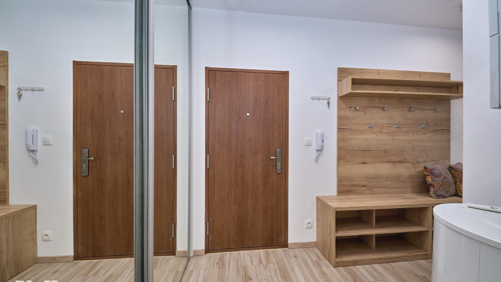 Neibrs | Zariadený 3izb.byt, 557 m2 pozemok, 2x parkovacie miesto