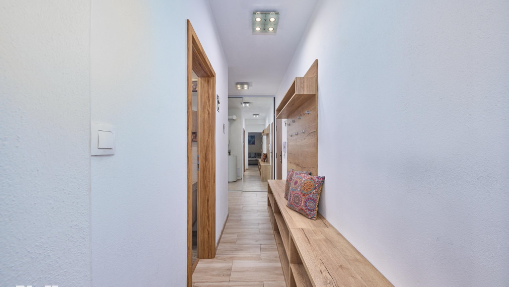 Neibrs | Zariadený 3izb.byt, 557 m2 pozemok, 2x parkovacie miesto