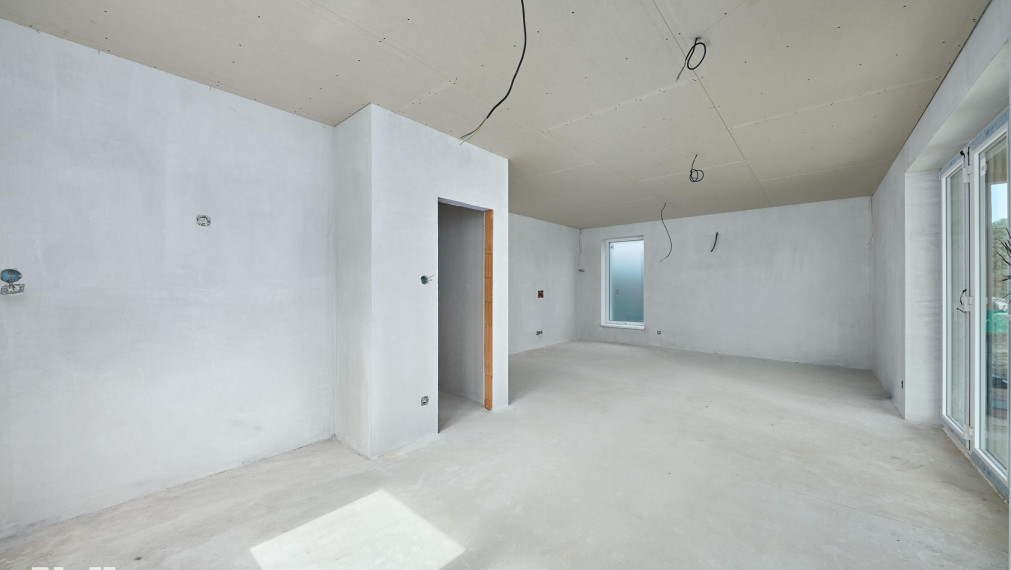 Neibrs | 4 izbový rodinný dom (bungalov) na Novej ulici – pokojná lokalita priamo v centre Šoporne