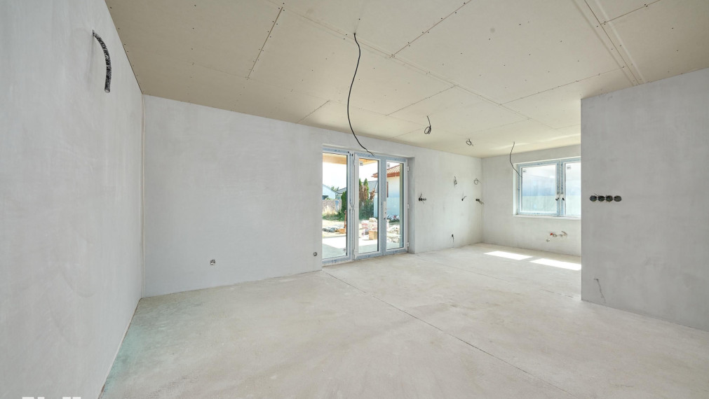 Neibrs | 4 izbový rodinný dom (bungalov) na Novej ulici – pokojná lokalita priamo v centre Šoporne