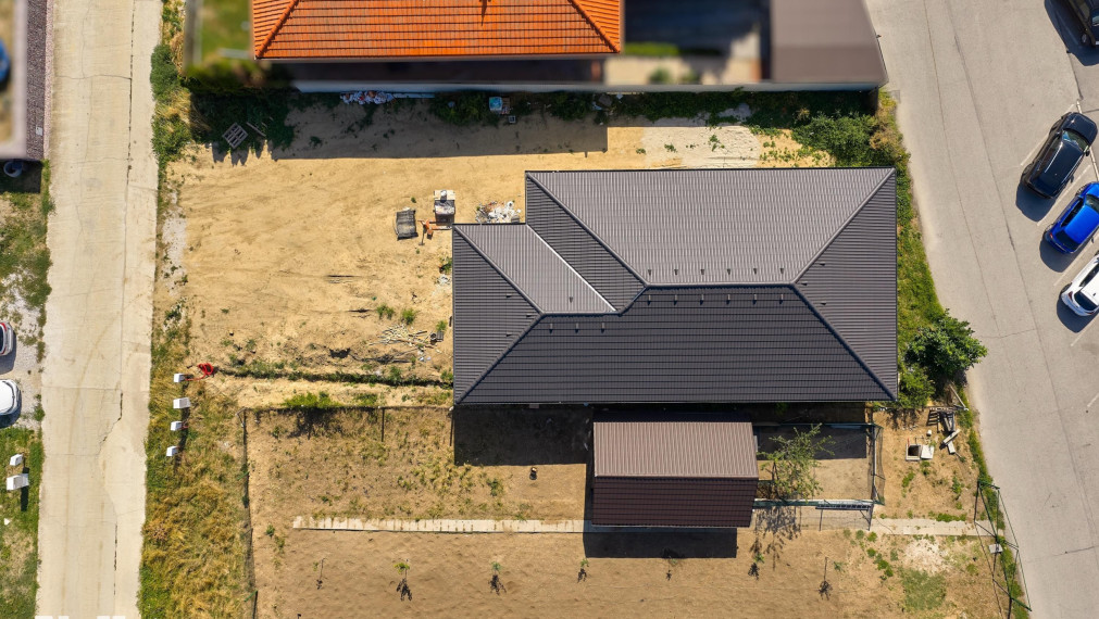 Neibrs | 4 izbový rodinný dom (bungalov) na Novej ulici – pokojná lokalita priamo v centre Šoporne