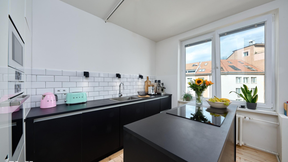 Neibrs | REZERVOVANÉ- 2-izbový byt priamo na Dulovom námestí | 62,5 m² | kompletná rekonštrukcia