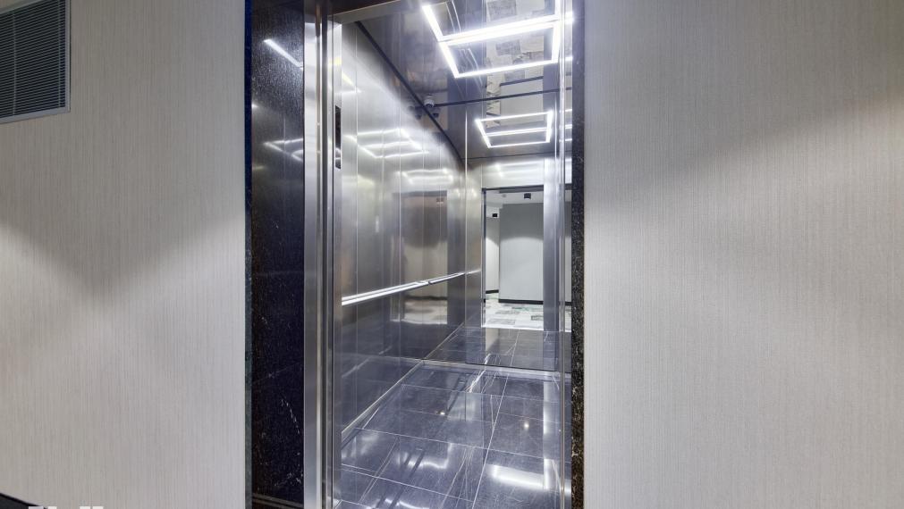 Neibrs | 3 izb. Apartmán s výhľadom na Bratislavský hrad a Downtown, 2x Parking + Pivnica