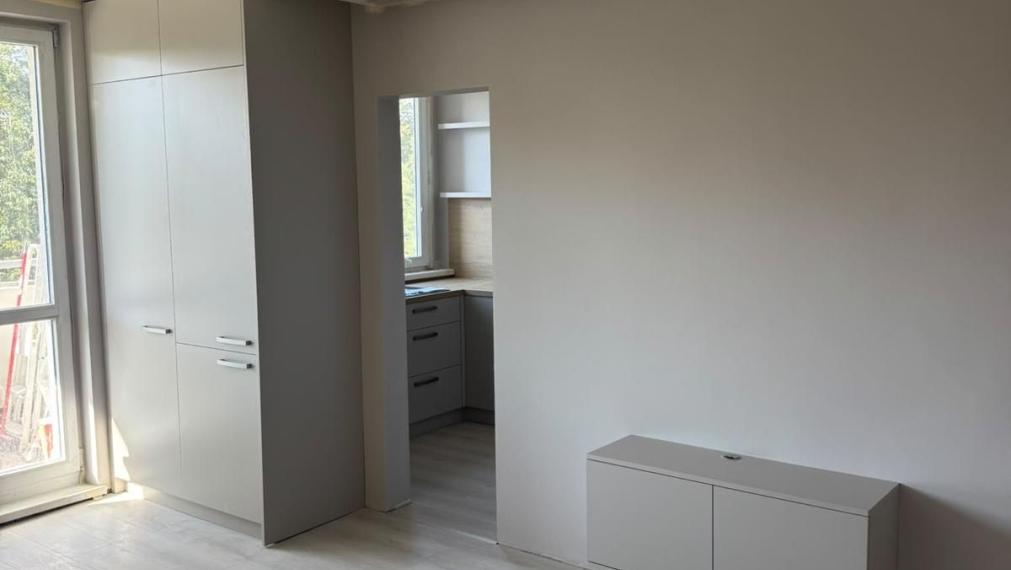 Neibrs | Práve dokončená - NOVOZREKONŠTRUOVANÁ DVOJGARSÓNKA DELUXE S LOGGIOU, NOBELOVO NÁMESTIE 