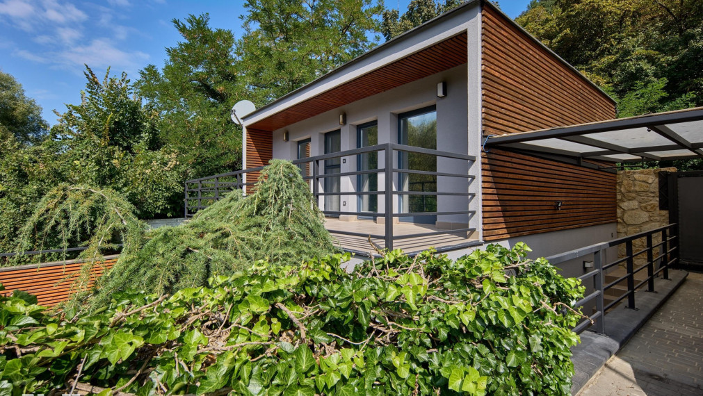 NEIBRS| Exkluzívne na predaj samostatný rodinný dom, 90m2, terasa, logia, 2x parkovanie, Devínska cesta, Bratislava