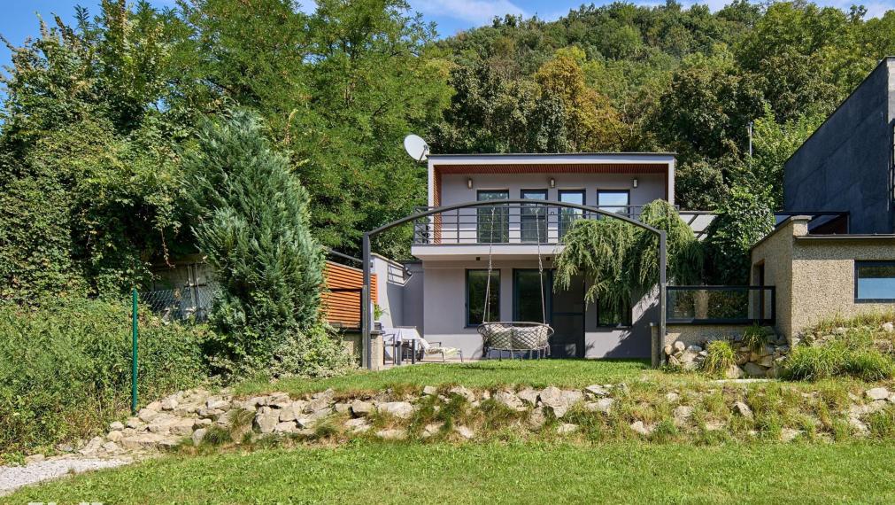 NEIBRS| Na predaj rodinný dom, 90m2m, terasa, 2x parkovanie, záhrada, Devínska Cesta, Bratislava IV