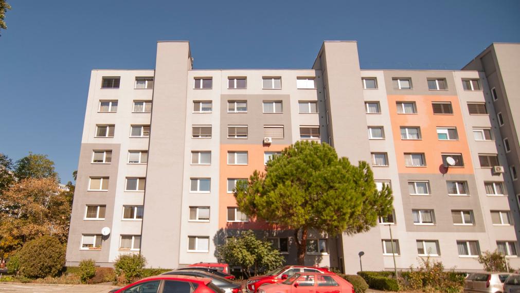 Neibrs | 3 izb. byt v pôvodnom stave, loggia, Osuského ulica