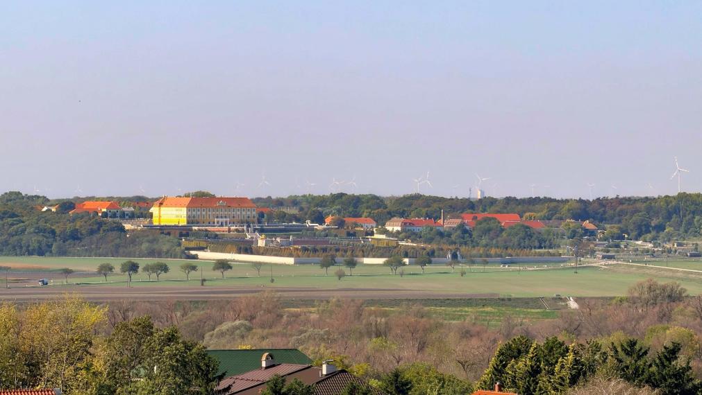 Neibrs | Panoramatický výhľad na Rakúsko- 1 izb. byt s loggiou, samostatná kuchyňa, komplet. rek. 