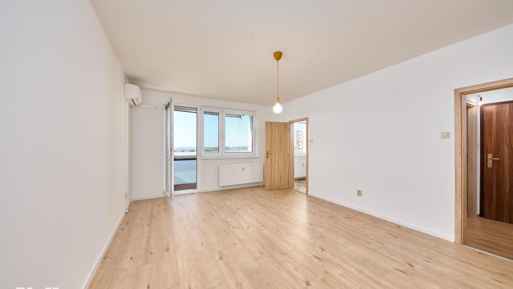 Neibrs | Panoramatický výhľad na Rakúsko- 1 izb. byt s loggiou, samostatná kuchyňa, komplet. rek. 