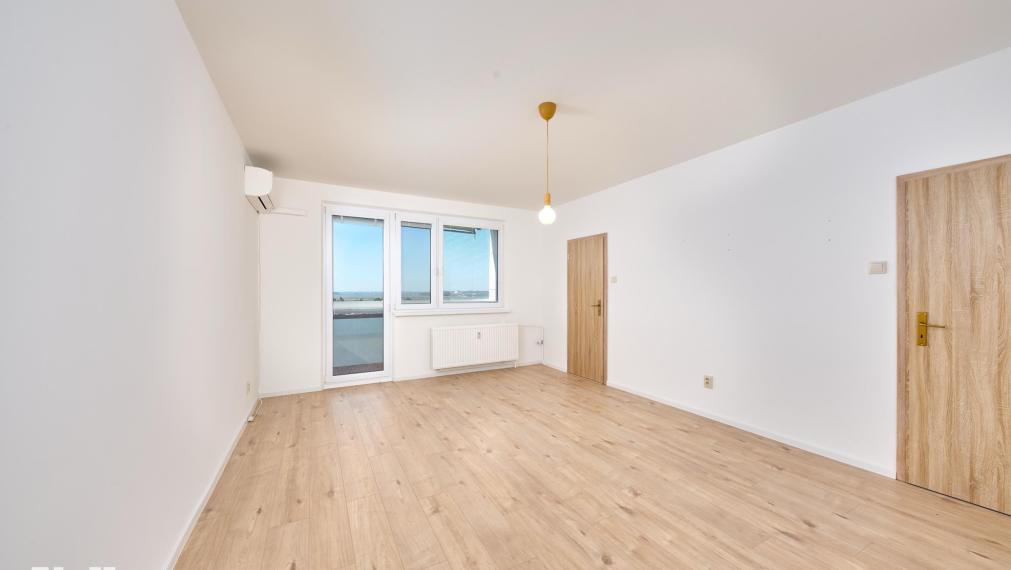 Neibrs | Panoramatický výhľad na Rakúsko- 1 izb. byt s loggiou, samostatná kuchyňa, komplet. rek. 