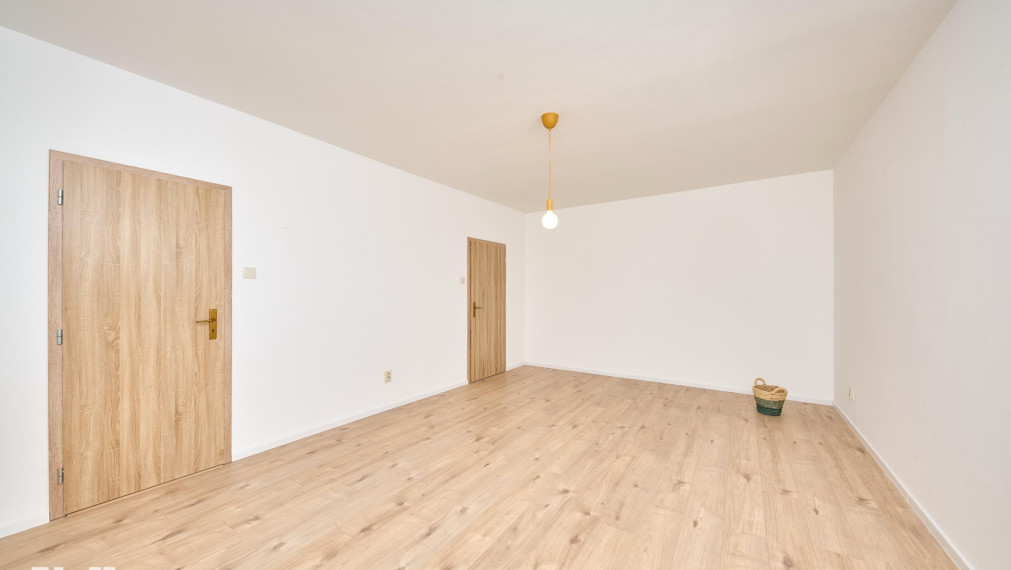 Neibrs | Panoramatický výhľad na Rakúsko- 1 izb. byt s loggiou, samostatná kuchyňa, komplet. rek. 