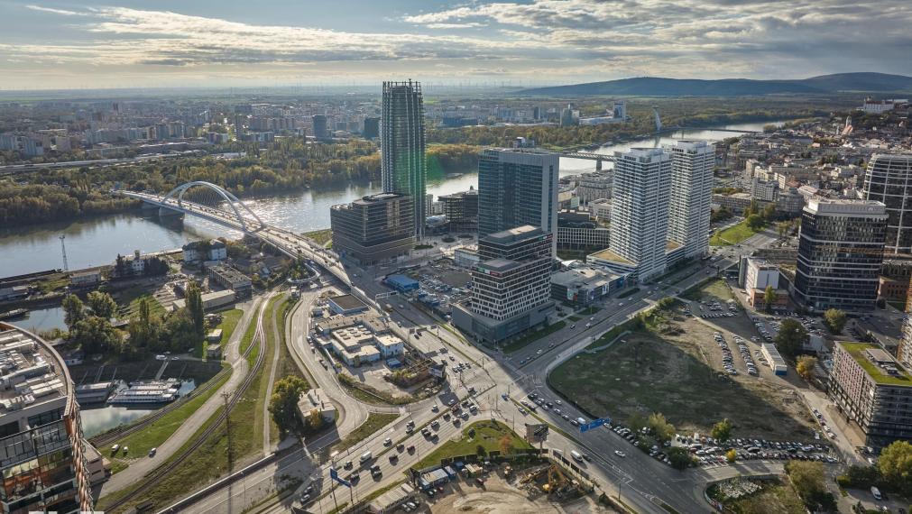 Neibrs | Eurovea Tower - 3 izb. Apartmán, 2 balkóny, parking, kobka