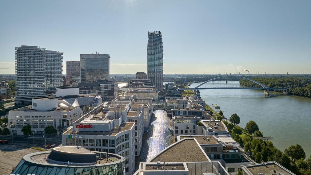 Neibrs | Eurovea Tower - 3 izb. Apartmán, 2 balkóny, parking, kobka