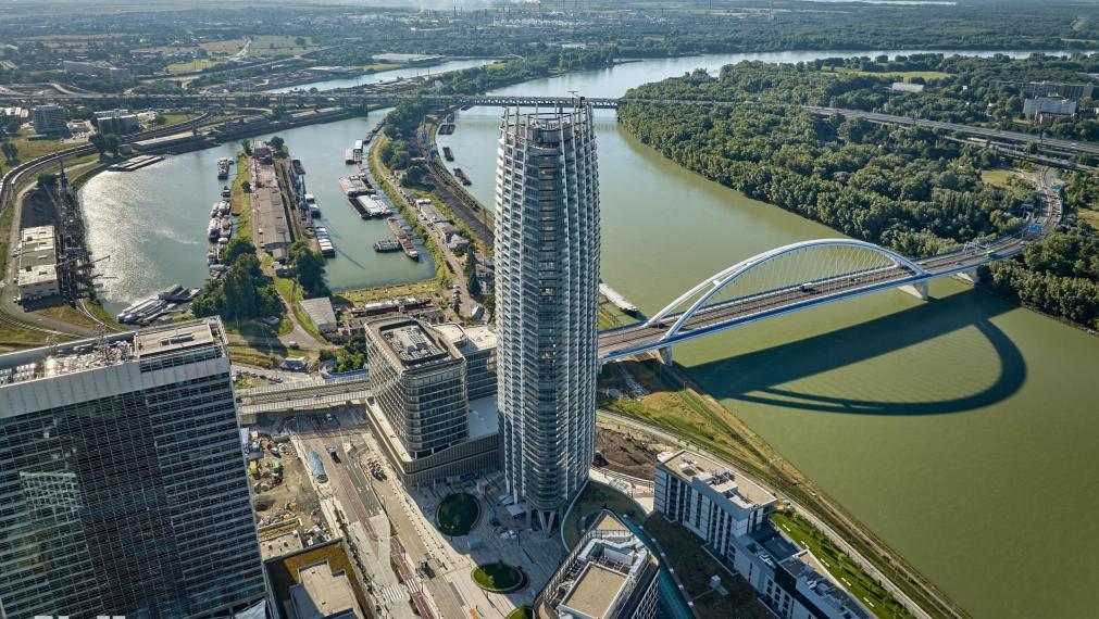 Neibrs | Eurovea Tower - 3 izb. Apartmán, 2 balkóny, parking, kobka