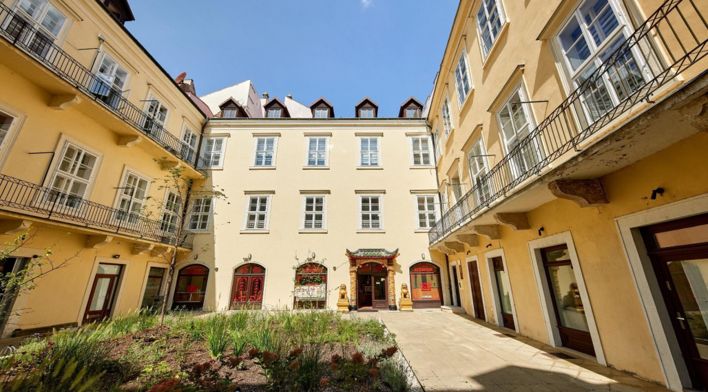 Neibrs | Na prenájom kancelária v krásnej historickej budove, 155m2, 1p., Laurinská, Staré Mesto, Bratislava I