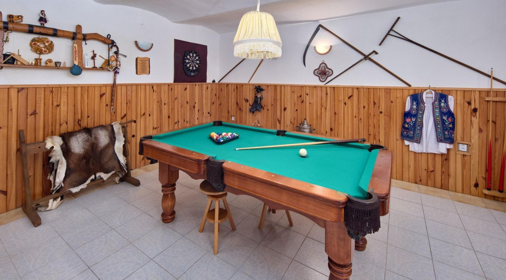 Neibrs | Na predaj 5izb RD s príslušenstvom, stodolou, veľkým pozemkom 2549 m2