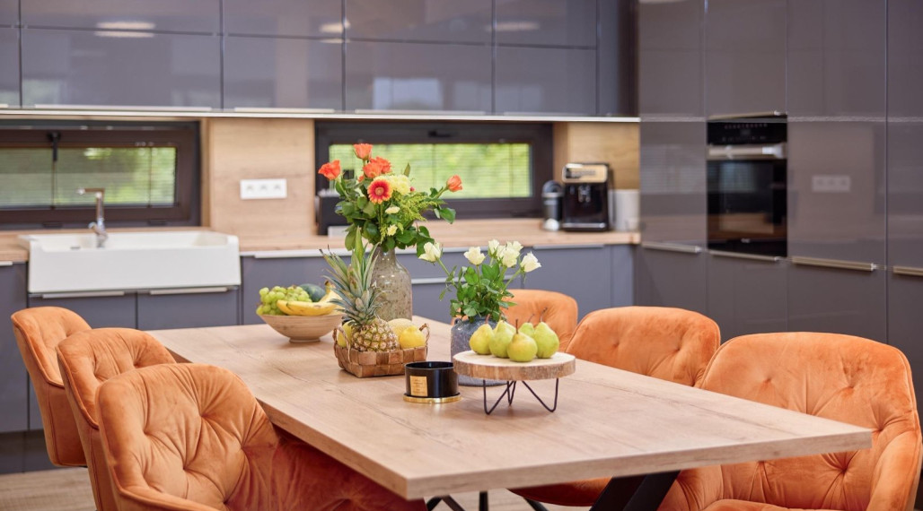 Neibrs | Exkluzívne na predaj 5i luxusný a nízkoenergetický hausboat na celoročné bývanie, 250m2, terasa, vírivka, parkovanie, Jarovecké rameno