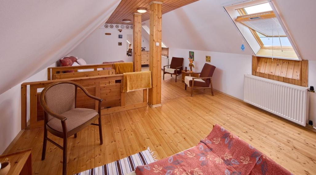 Neibrs |  5izb RD s príslušenstvom, stodolou, veľkým pozemkom 2549 m2