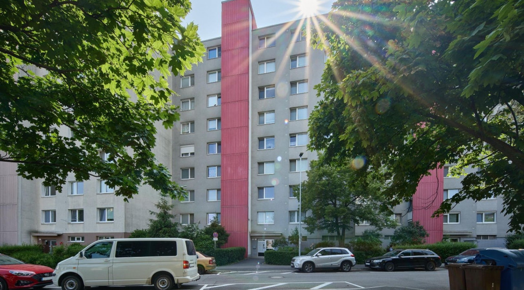 Neibrs | 4 izb. byt s loggiou na Nejedlého ul. v Dúbravke