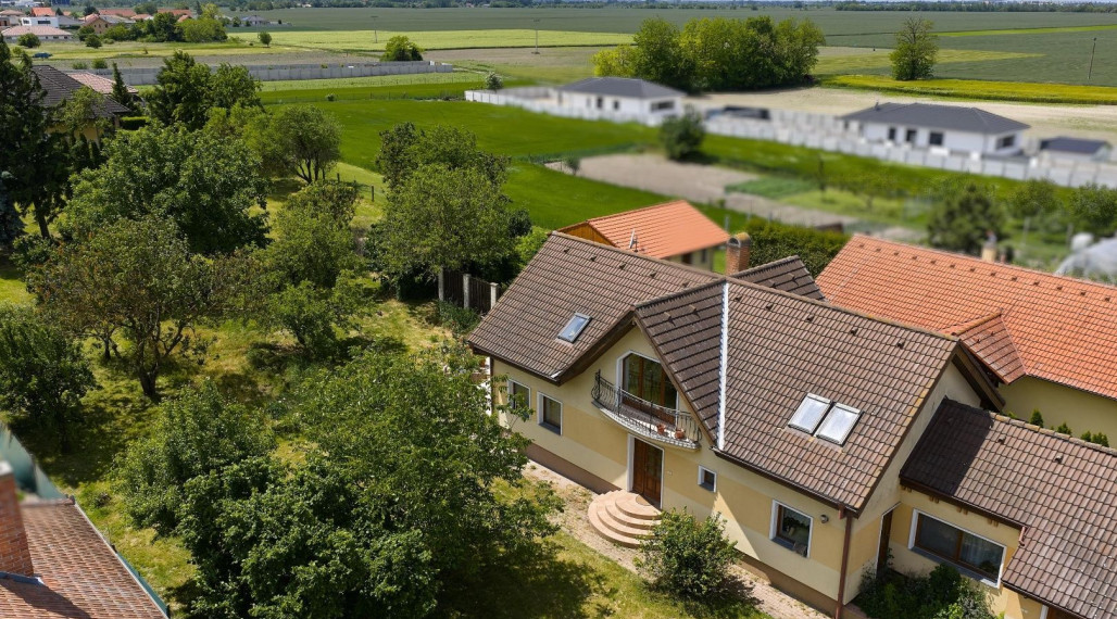 Neibrs | Predaj 6 izb. RD s garážou a vínnou pivničkou na pozemku 2775 m2