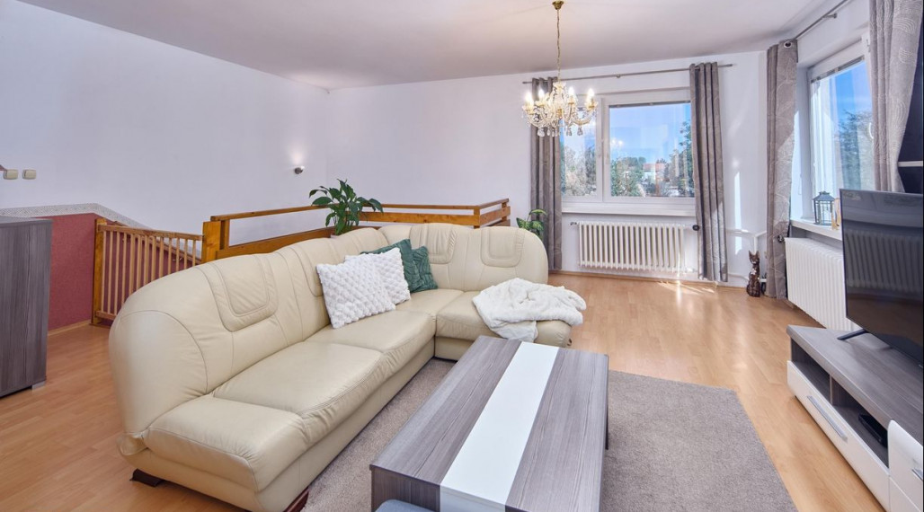 Neibrs | REZERVOVANÉ (6) izbový dvojgeneračný rodinný dom s veľkým pozemkom 985m2 na Petöfiho ulici v Podunajských Biskupiciach