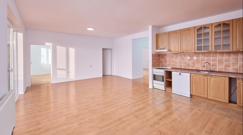 Neibrs | REZERVOVANÉ- 4 izb. byt s dvomi terasami, parkovacím miestom a garážou, Farebná ul. Rovinka