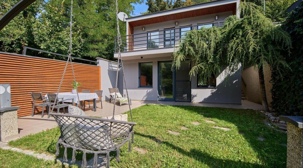 Neibrs | Exkluzívne na krátkodobý/ dlhodobý prenájom zariadený 3i rodinný dom, 90m2 s parkovaním, záhradou, Devínska cesta, Bratislava IV