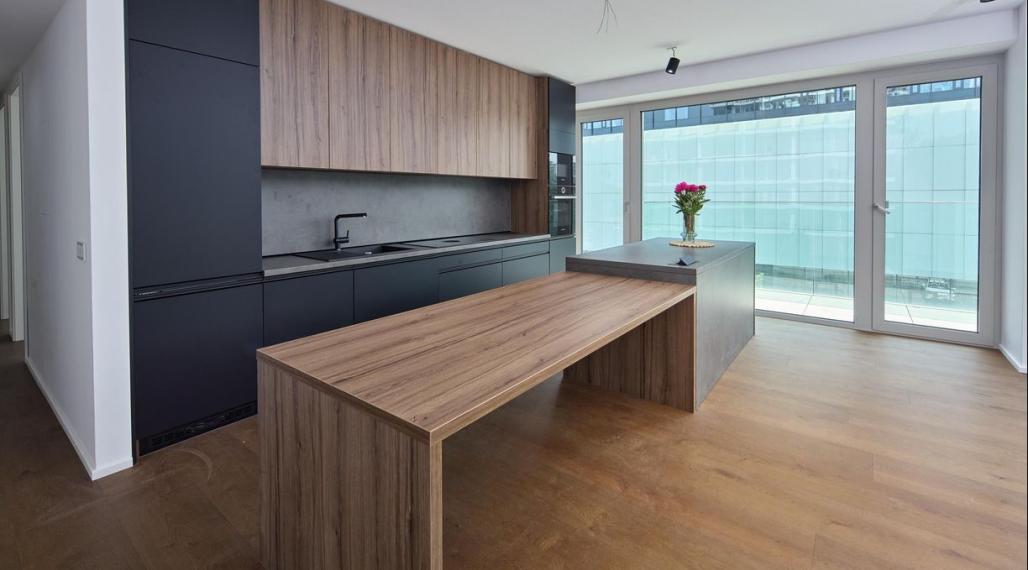 Neibrs | predaj (4) izbový byt s dvoma balkónmi a vonkajším parkovacím miestom v prestížnom projekte LIGET – Petržalka