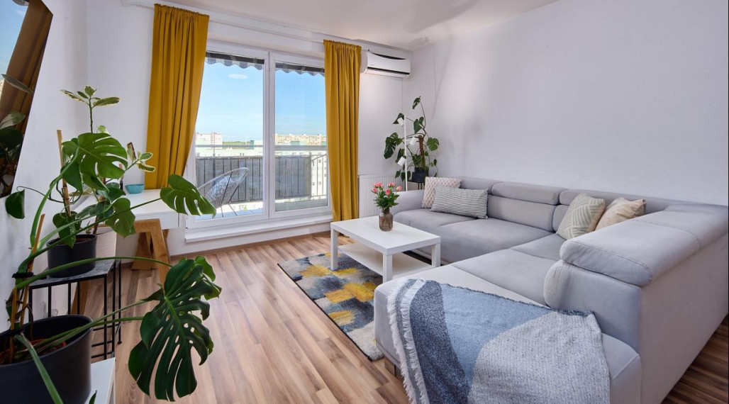 Neibrs | 2 izb. byt s balkónom v staršej novostavbe, Budatínska ul. Petržalka