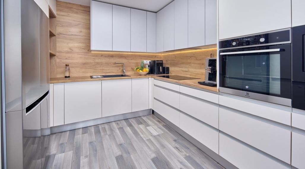 Neibrs | 3 izbový byt s balkónom (10m²) a garážovým parkovacím miestom v projekte Matadorka